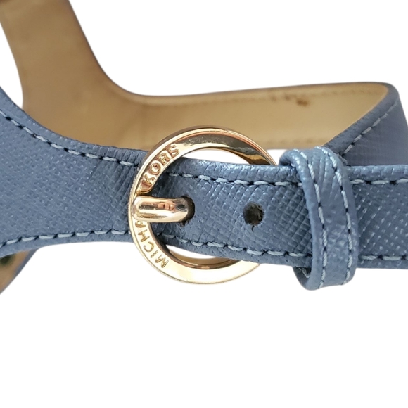 MICHAEL Michael Kors Blue Leather Gold Logo Plate Strappy Thong Sandal Women's 6 - Picture 8 of 11